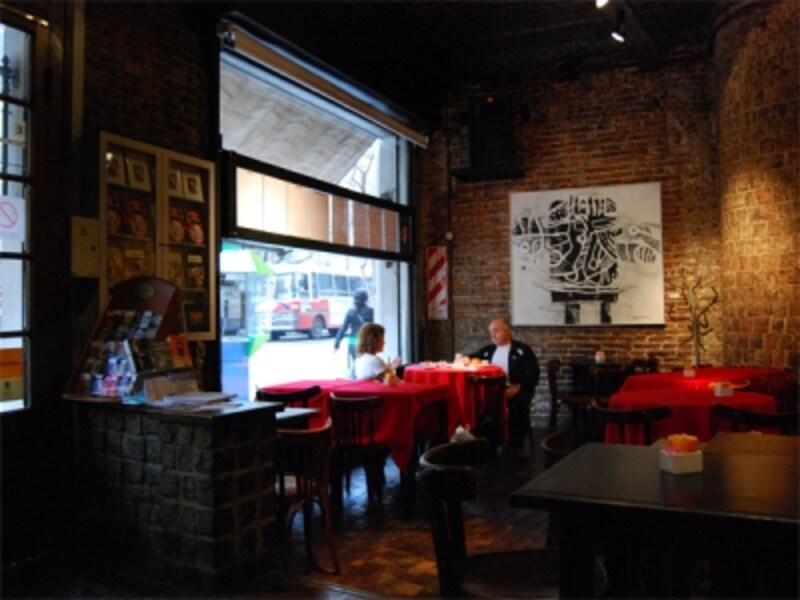 昼間の憩いだけでなく、夜のライヴも音楽好きなら要チェック