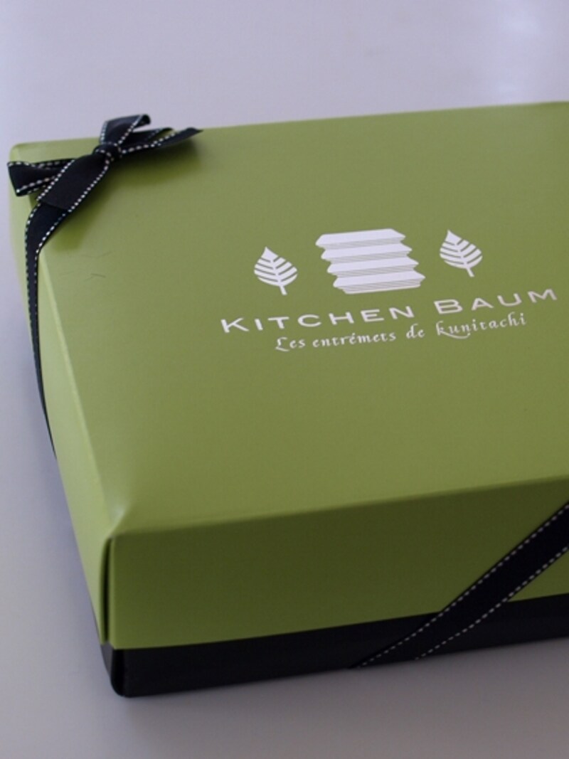 鮮やかな黄緑色のパッケージ