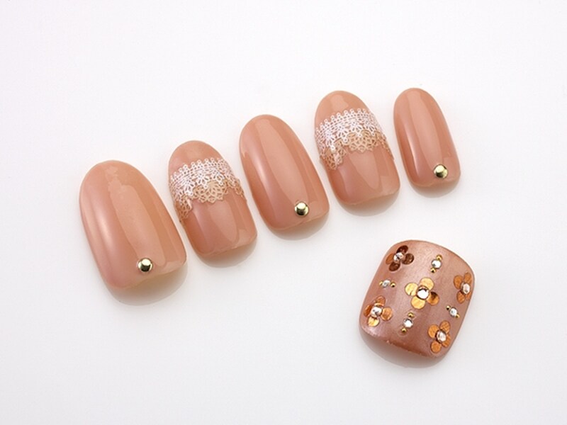 甘さを引き締めるシルバーのスタッズ