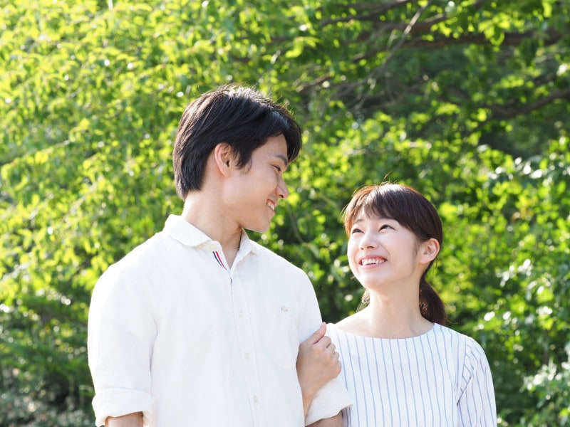 恋愛本気モードの男性の心理・行動：好きな女性の前では、誰もが優しくて理解ある男を演じます