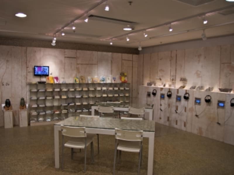 映像と音楽の展示コーナー