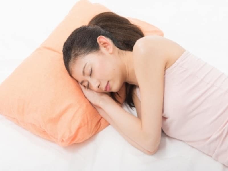 就寝時に腰が痛むというイメージが強くなると、横になる際に身構えてしまいリラックスできない人もいます