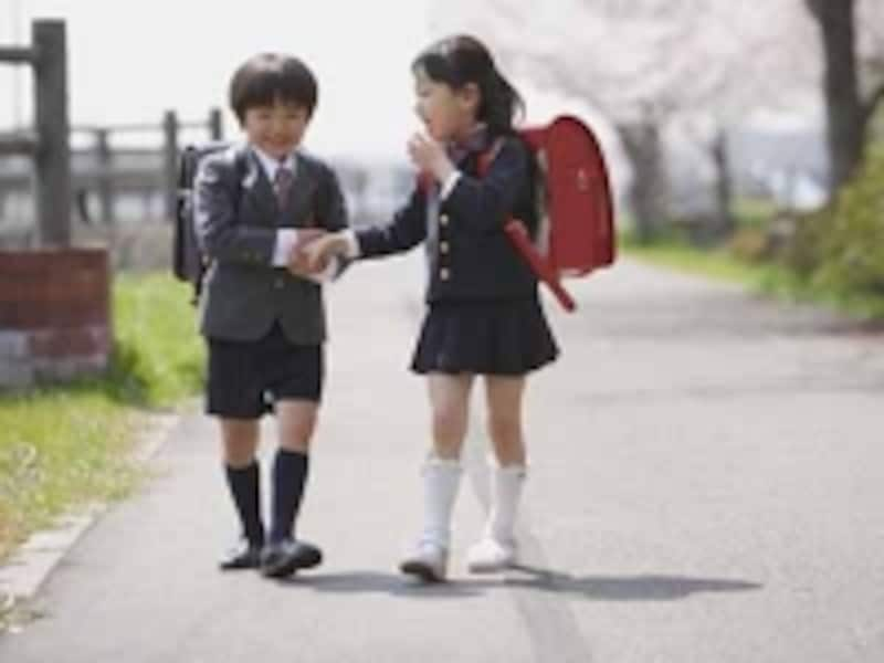 新入学の小学生たち、警戒してね