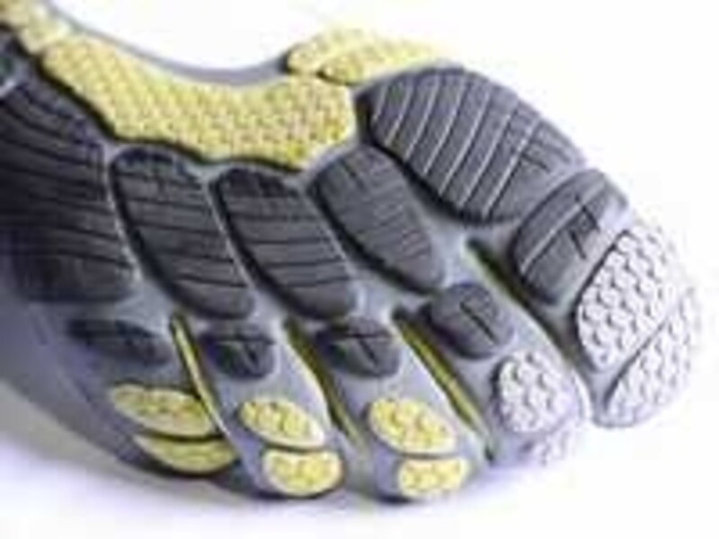 指の関節に合わせてアウトソールが