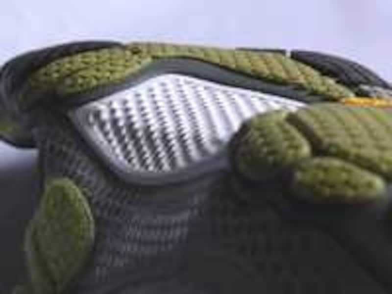 土踏まず部も実際の形に合わせている