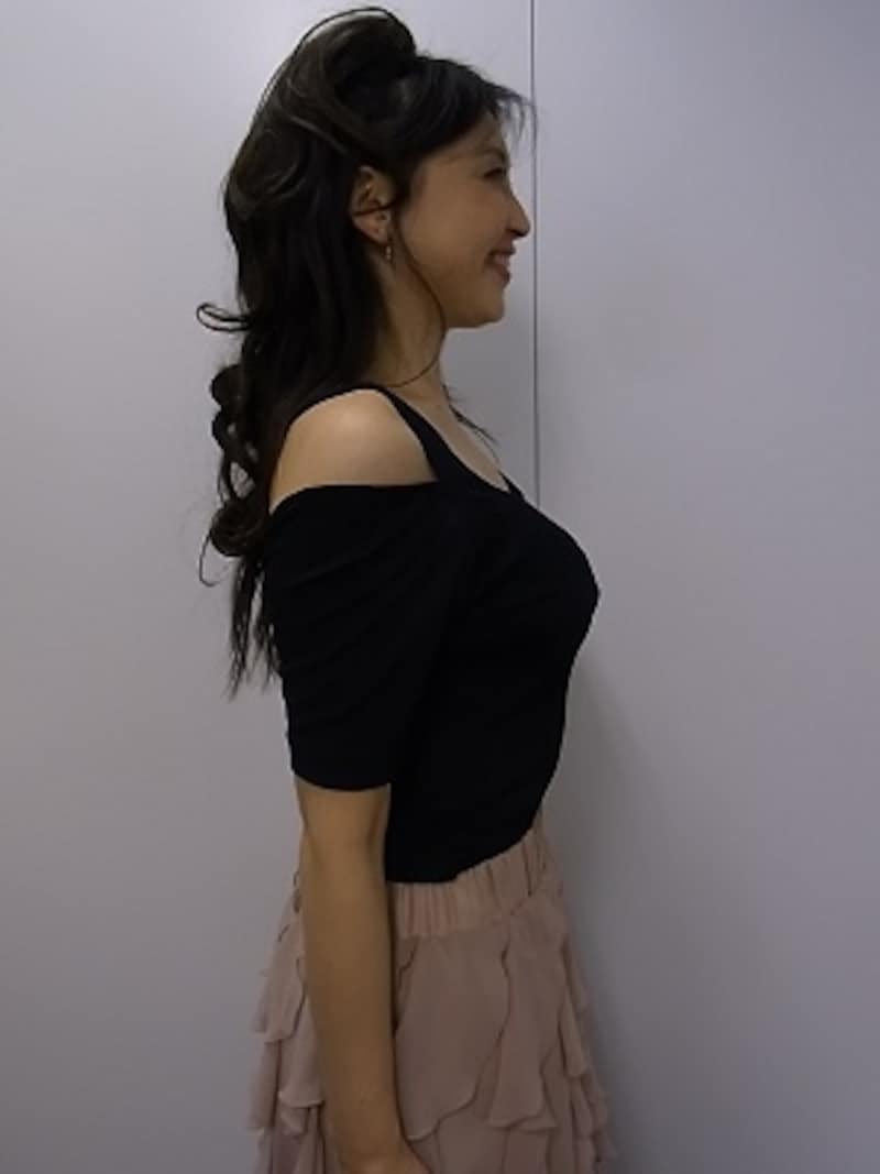 上向きなバストライン