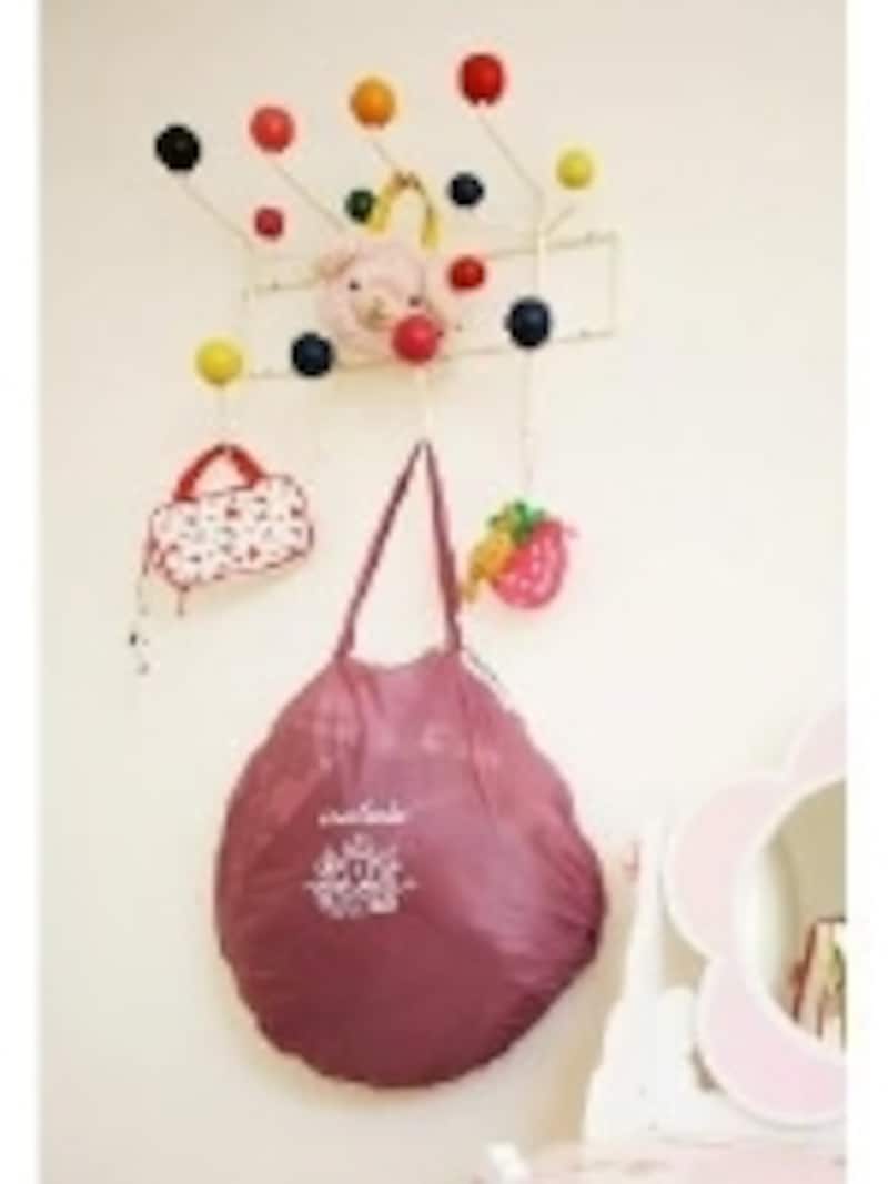 コンパクトに収納できる専用バッグ付き