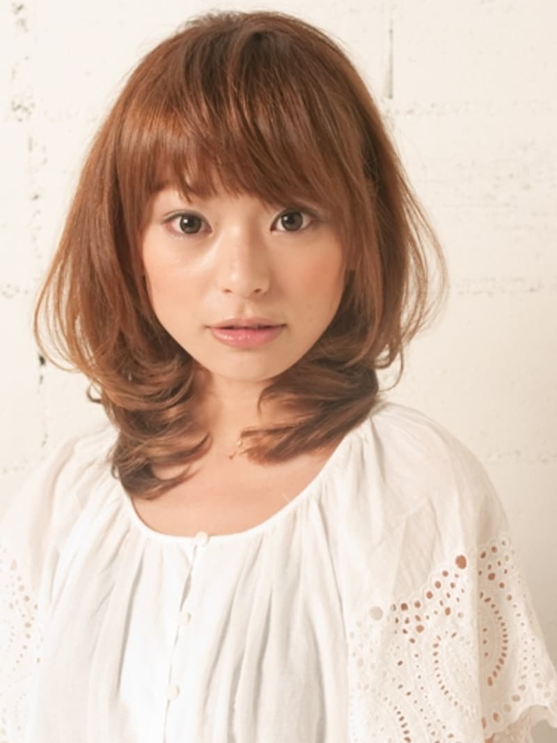 鎖骨レングスのミディアムレイヤー