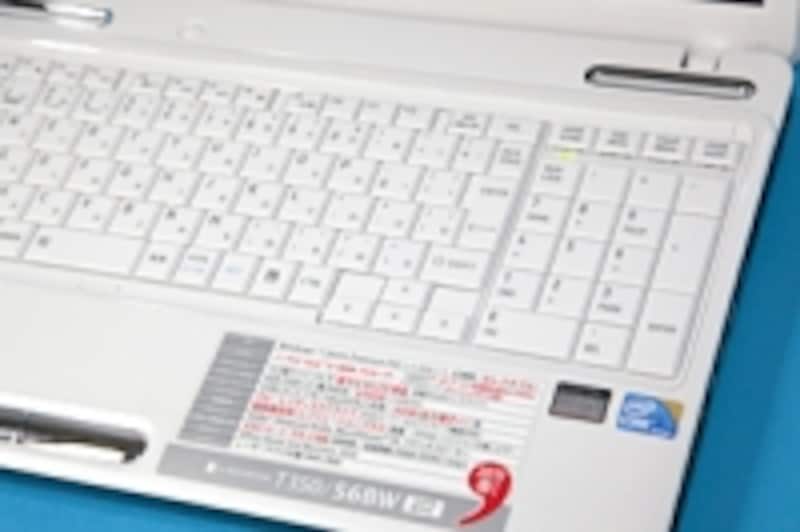 キーボードにはテンキーが搭載されていて便利だ