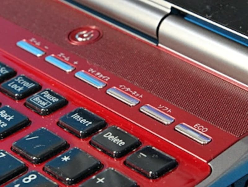 押すだけでインターネットへの接続などができるワンタッチボタン。わかりやすくカタカナで書かれている（画像クリックで拡大）