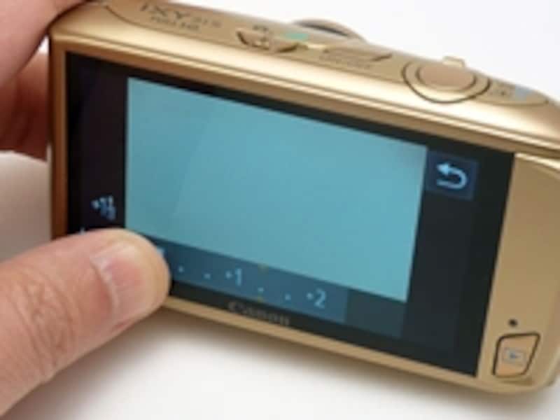 タッチパネルは軽快に操作できるとは言い難い