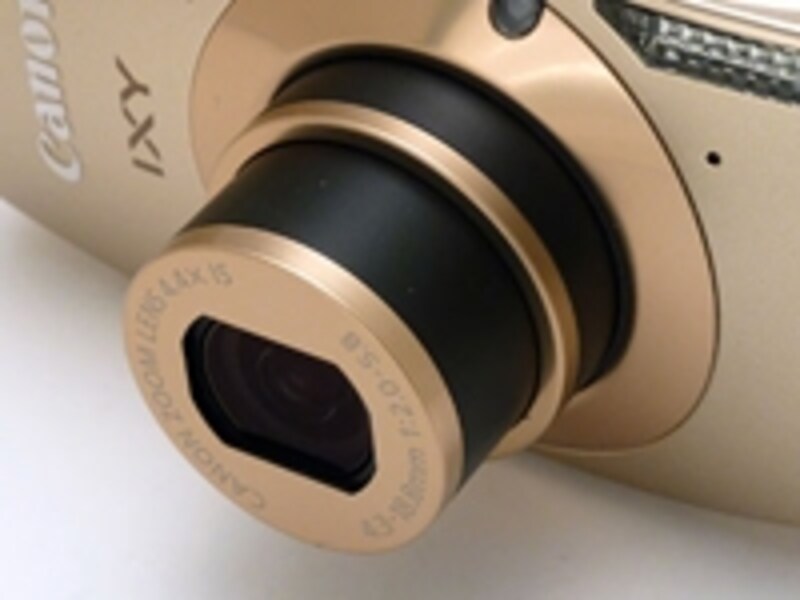 ワイド端ではF2.0だが、望遠端ではF5.8と、かなり暗めなことに注意