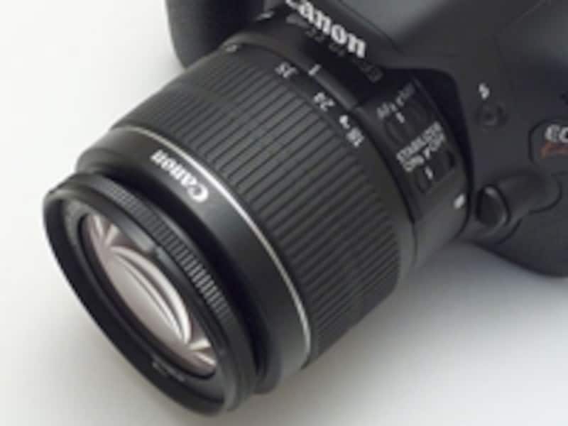 キットレンズは充分に小型だが、やはり全体の体積としてはかさばるほう