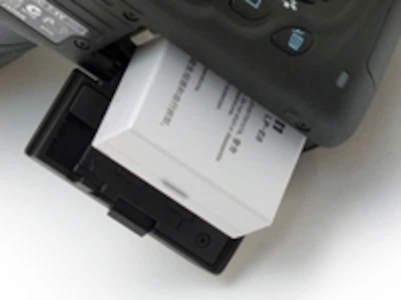 かなりの小型バッテリーではあるものの、充分な撮影枚数を確保している