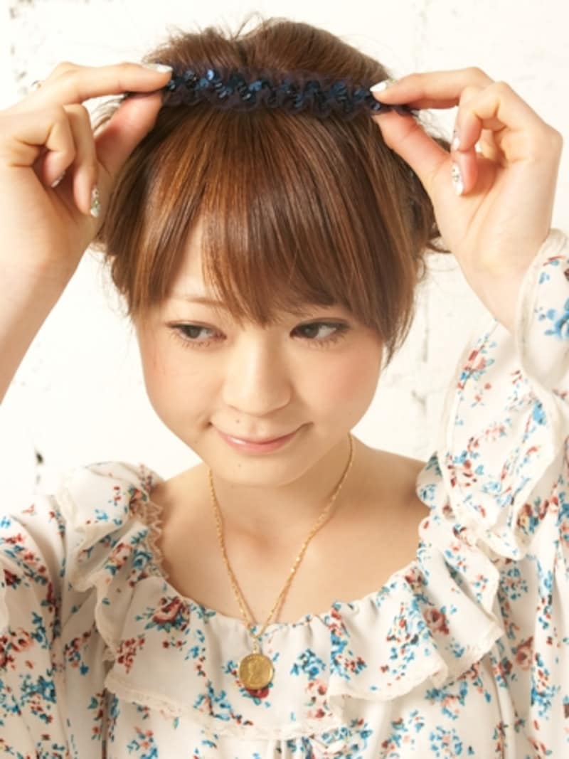前髪とトップの分け目の部分にとめるとよい