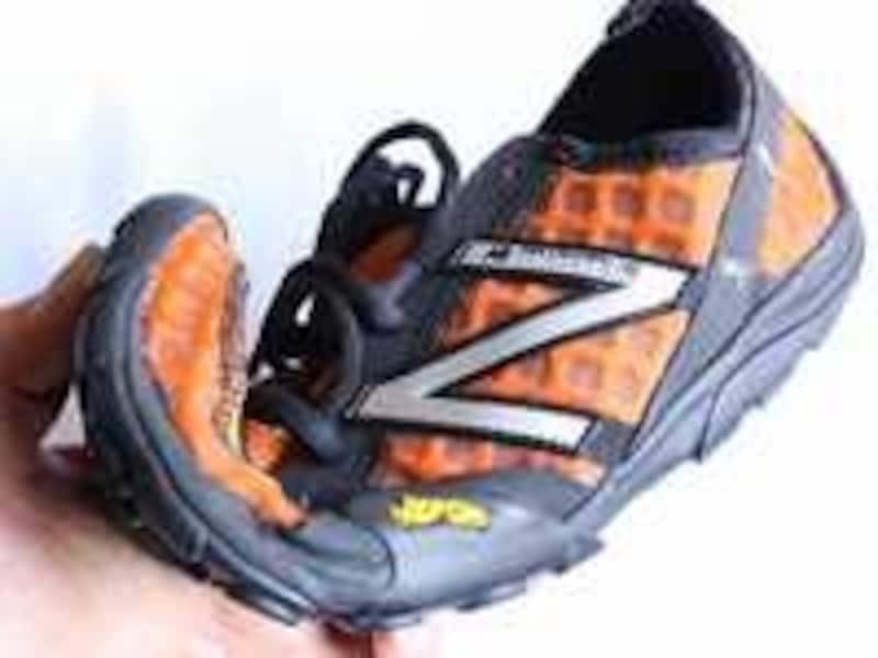 フット部は柔らかく屈曲する