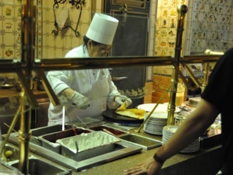 パリスのビュッフェは大人気