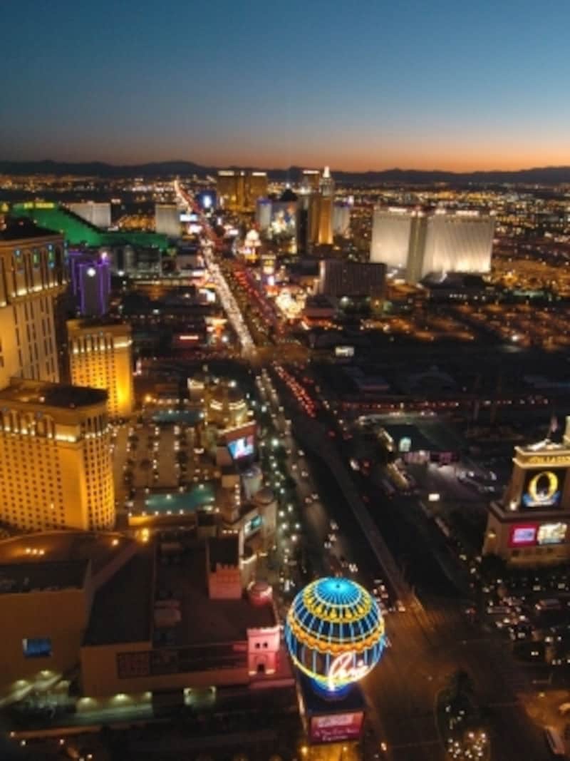 エッフェル塔の展望台からの夜景