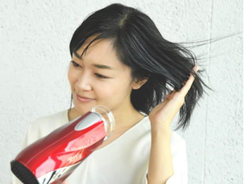 髪の毛をドライヤーで早く乾かす方法 時短 節電で一石二鳥 時短美容 All About