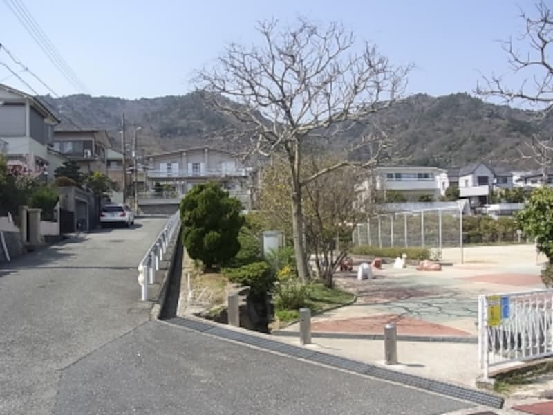 渦森台の一戸建てと公園