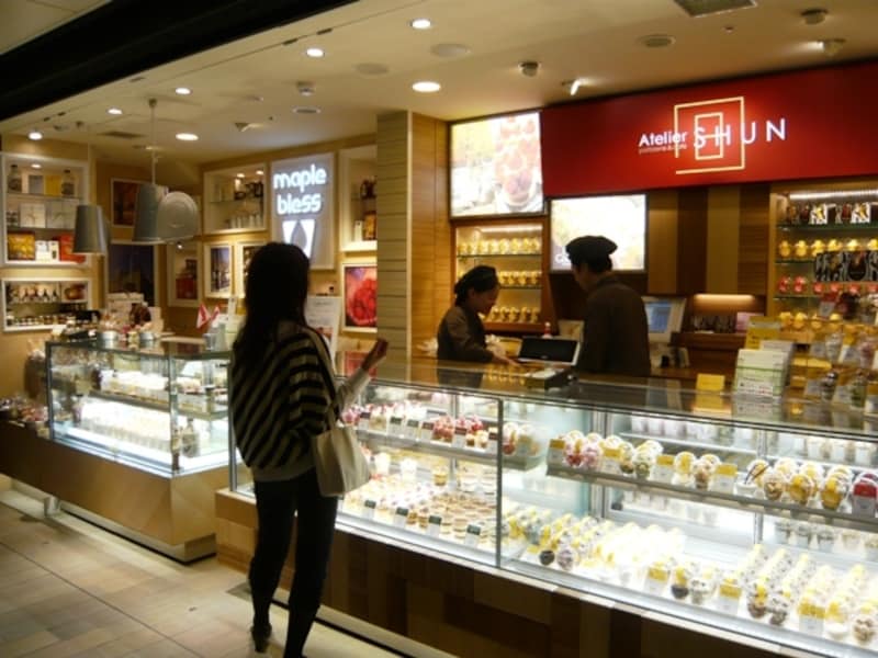 立ち並ぶショップ