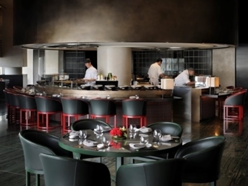 アルマーニホテル、箸