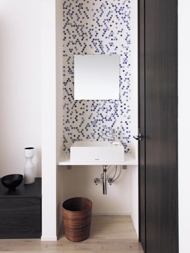 手洗いや歯磨きなどが可能なセカンド洗面。プライベート用だけでなく、来客用にプランニングしても。[アクアファニチャー]undefined パナソニック エコソリューションズundefinedhttp://sumai.panasonic.jp/