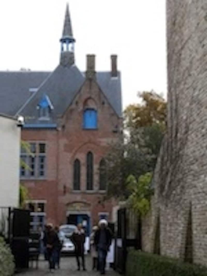 修道院跡に建つ趣きのある美術館