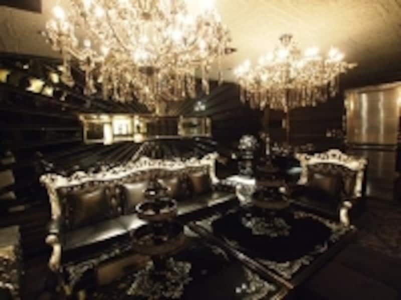 2階部分には複数の豪華VIPルームも (c) Club Cubic