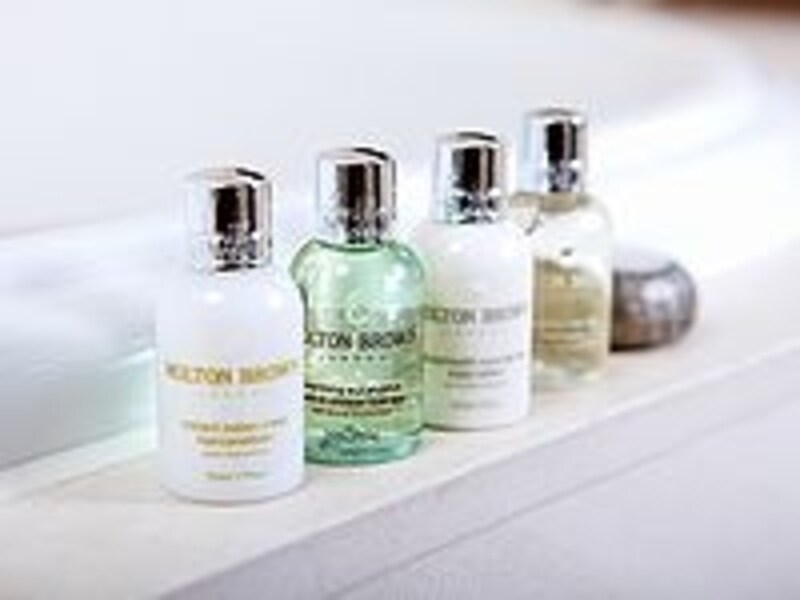 アメニティは贅沢にもモルトンブラウンを使用。英国王室御用達のアイテムでボディケアできるなんて感激です。
