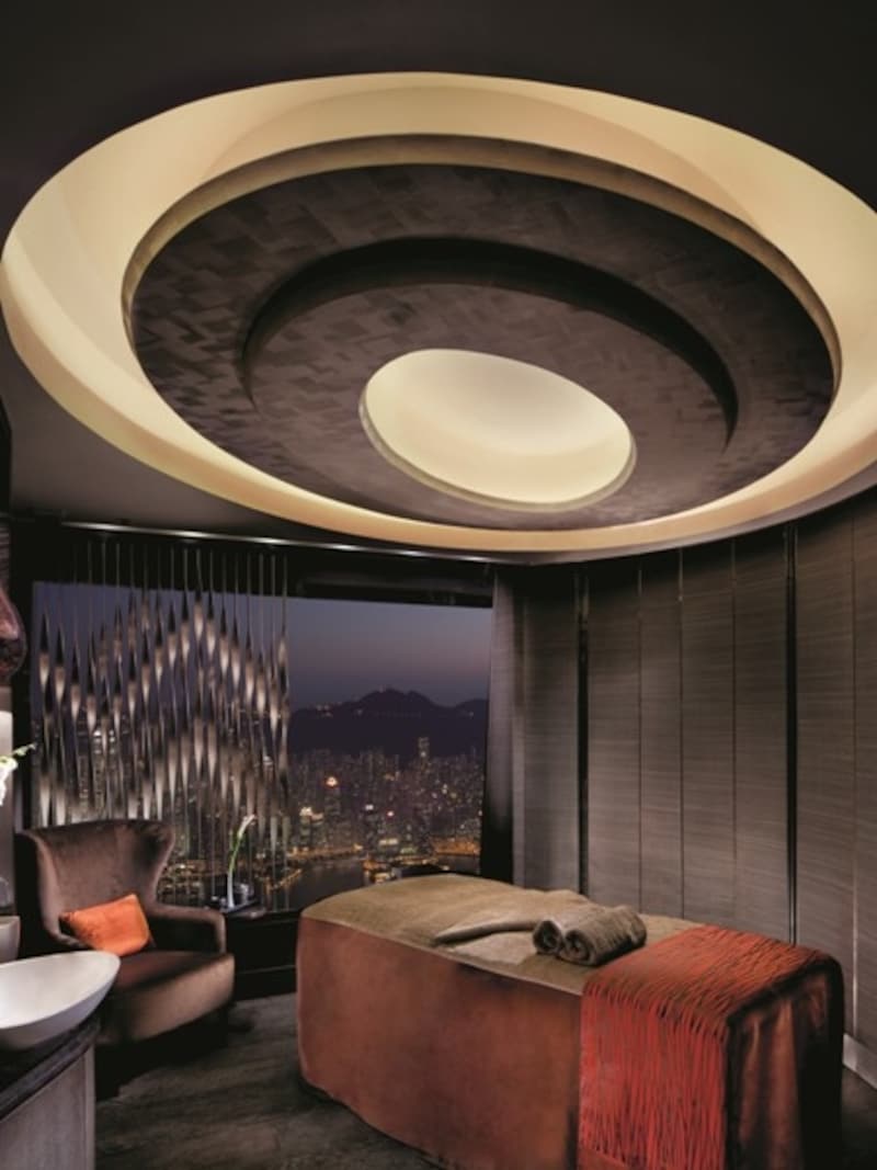 夜景を見ながらのトリートメント