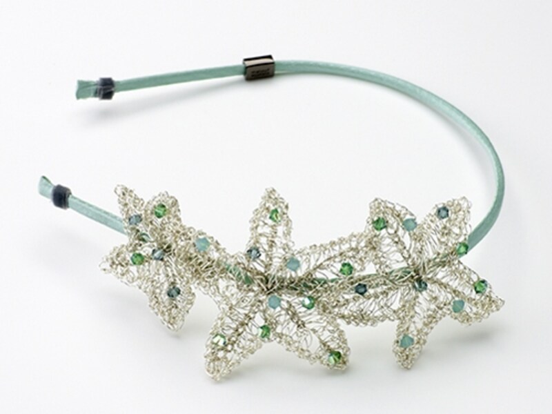 ゴージャスな飾りのカチューシャ