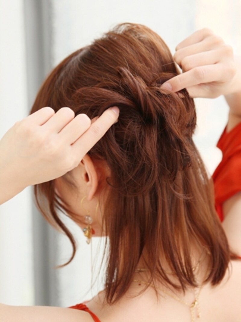 指先で毛先を広げるように