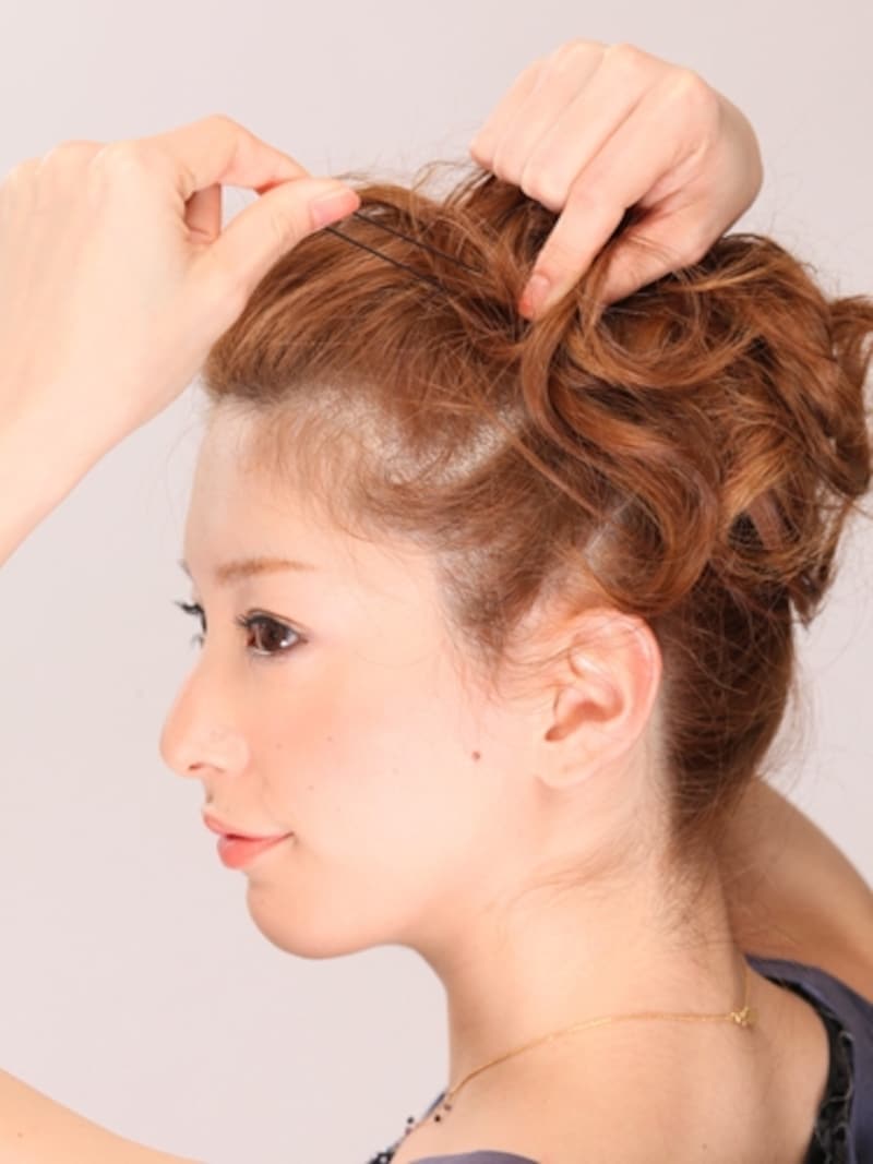 鏡を見ながら毛流れをチェック