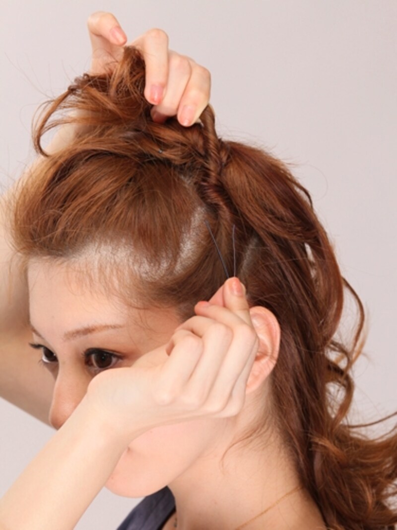 下から刺すとピンが見えにくくなる