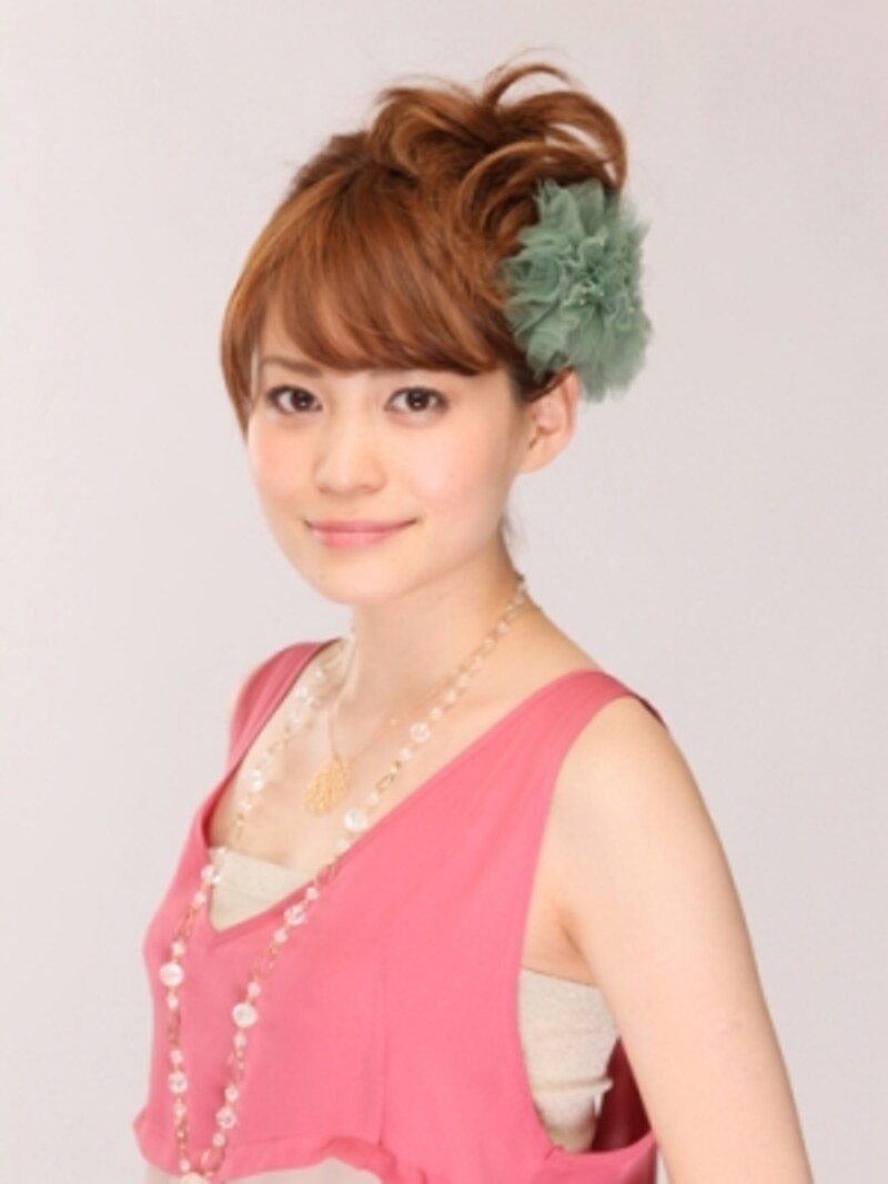 小顔効果もアップ 大人かわいいサイドアップアレンジ 結婚式 パーティーヘアアレンジ All About 小顔効果もアップ 大人かわいいサイドアップアレンジ 結婚式 パーティーヘアアレンジ All About