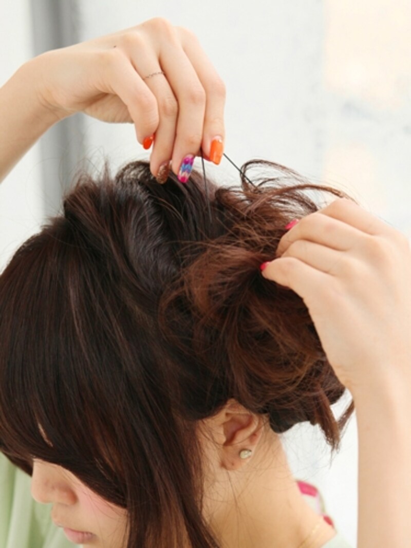 毛先を指で広げるように