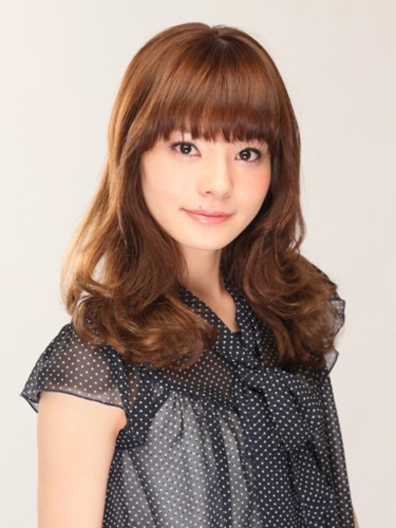 ルーズなカールを重ねてラフ＆キュート！