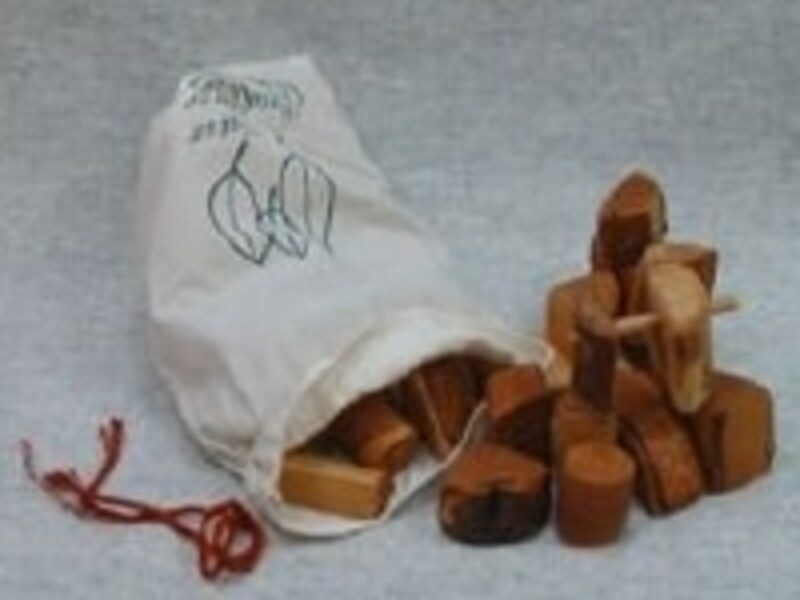 素朴な積み木からは生命力を感じます