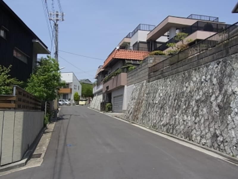 邸宅＠明石公園東側、緩斜面に建つ