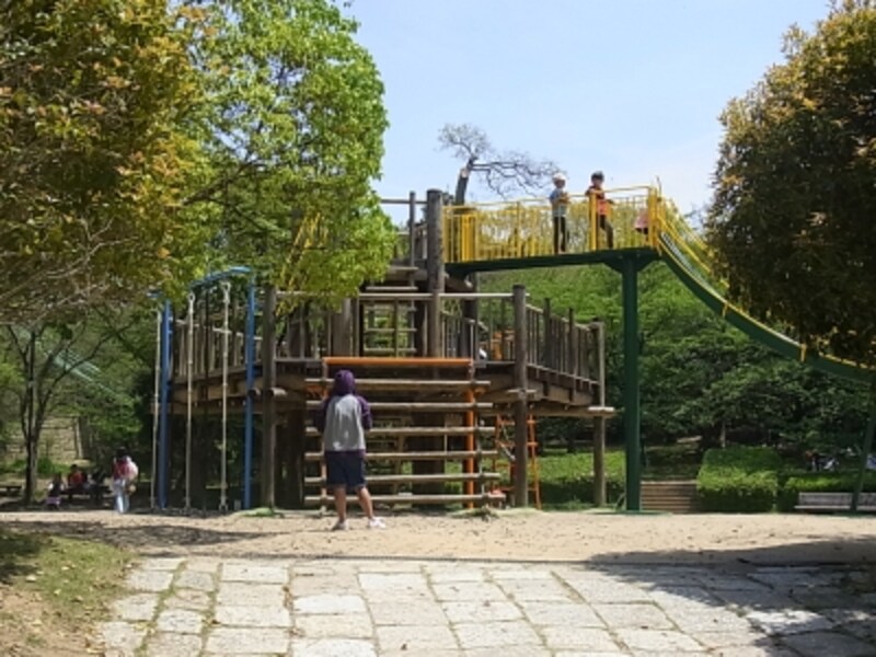 明石公園内の遊具