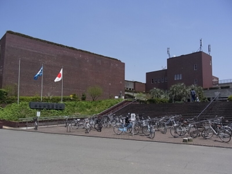 明石公園の中にある図書館