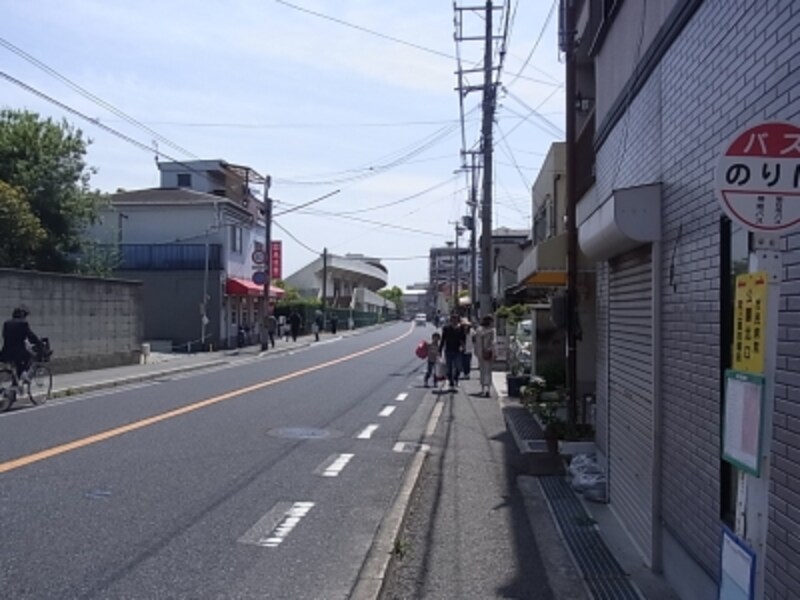 明石駅北側、公園西側の風景