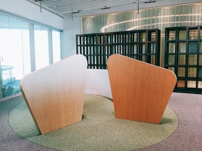 無料で調べ物や読書ができるライブラリーがあるなど、利用者がくつろげる施設がとても充実しています