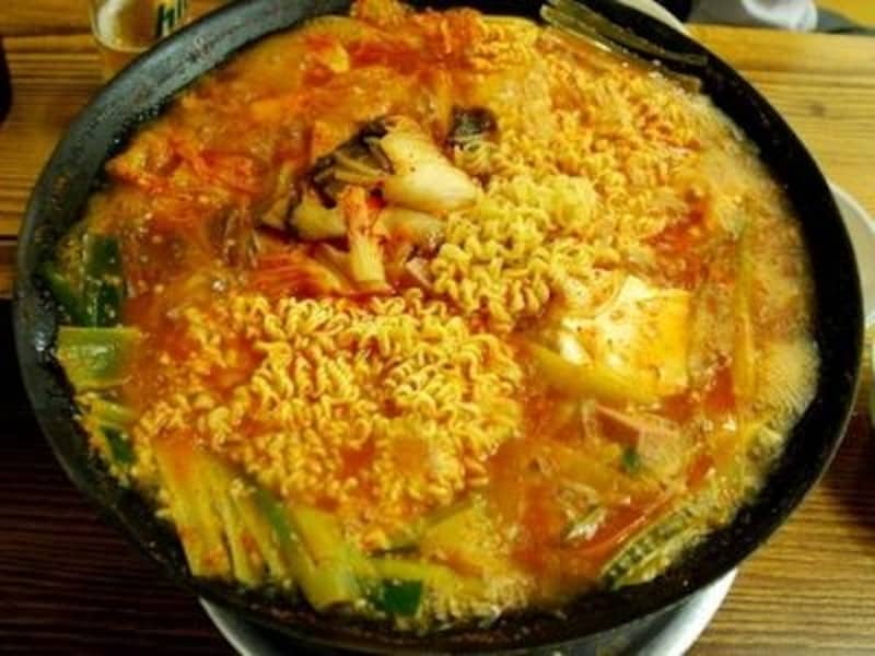 韓国の国民的有名グルメ漫画の中にも登場するオデン食堂。プテチゲの元祖です