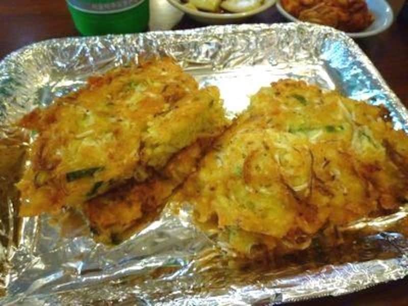 広蔵市場の名物スニネビンデトッ。これを食べるのが目的で市場に来る人も多い人気メニューです