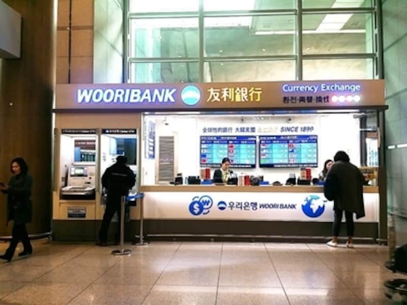 日本で両替するよりは、韓国で両替をする方がおトク。必要な分だけまず空港で両替するのも方法です