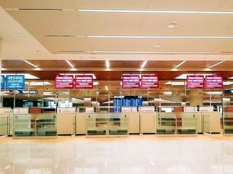 入国審査での待ちも、外国人カウンターの割合が一気に増えることで解消されます
