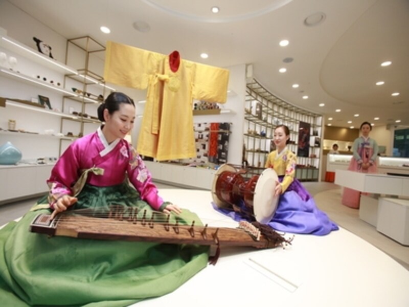 タイミングがあえば、伝統音楽の演奏を間近で見られるかも