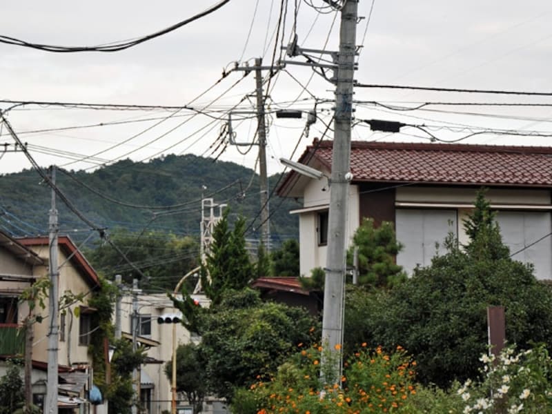 傾いた電柱 [不動産売買の法律・制度] All About